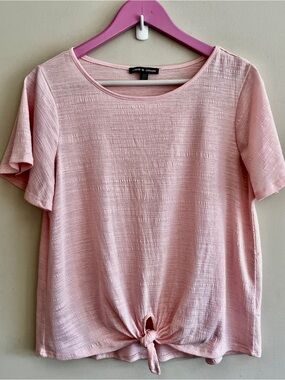 Cable & Gauge Size MEDIUM Light Pink Short Sleeve Textured Tie-Front Top
